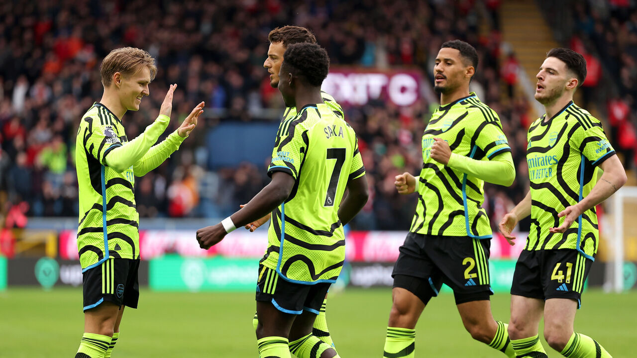 BURNLEY, ENGLAND - FEBRUARY 17: Martin Odegaard of Arsenal celebrates with teammates after scoring his team's first goal during the Premier League match between Burnley FC and Arsenal FC at Turf Moor on February 17, 2024 in Burnley, England.