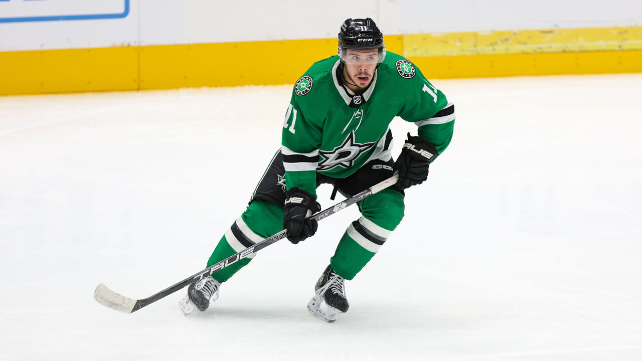 DALLAS, TX - OCTOBER 05: Dallas Stars Right Wing Logan Stankoven (11) skates during the game between the Dallas Stars and the St. Louis Blues on October 5, 2023 at the American Airlines Center in Dallas, TX.