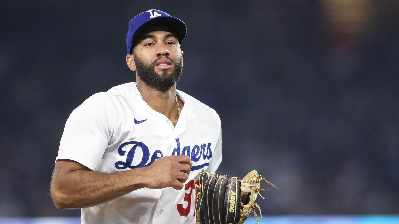 LOS ANGELES, CALIFORNIA - SEPTEMBER 22: Amed Rosario #31 of the Los Angeles Dodgers exits the field after the eighth inning against the San Francisco Giants at Dodger Stadium on September 22, 2023 in Los Angeles, California.
