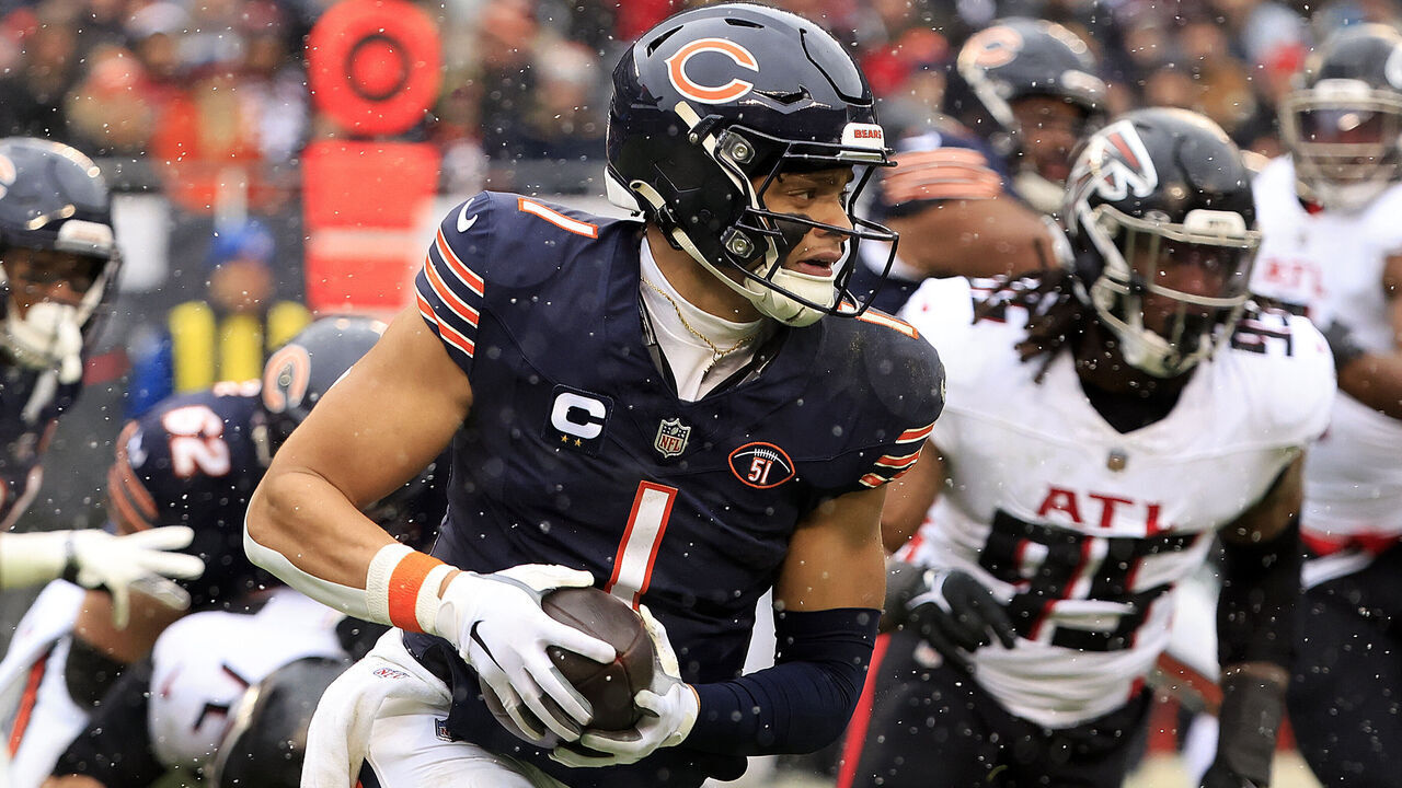 CHICAGO, ILLINOIS - DECEMBER 31: Justin Fields #1 of the Chicago Bears runs the ball during the first half against the Atlanta Falcons at Soldier Field on December 31, 2023 in Chicago, Illinois.