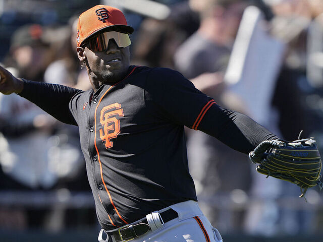 Giants place Soler on 10-day IL with shoulder strain | theScore.com