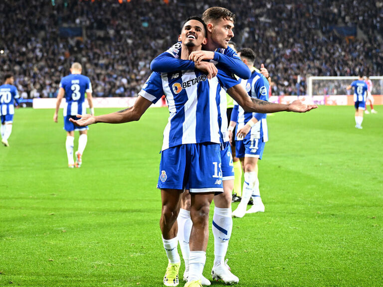 Watch: Porto's Galeno floors Arsenal with sumptuous 94th-minute curler Watch: Porto's Galeno floors Arsenal with sumptuous 94th-minute curler