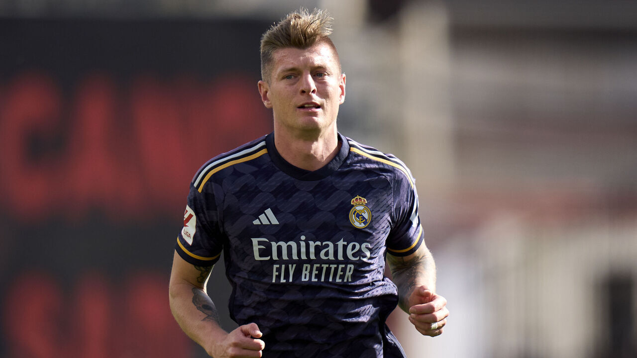 MADRID, SPAIN - FEBRUARY 18: Toni Kroos of Real Madrid CF looks on during the LaLiga EA Sports match between Rayo Vallecano and Real Madrid CF at Estadio de Vallecas on February 18, 2024 in Madrid, Spain.