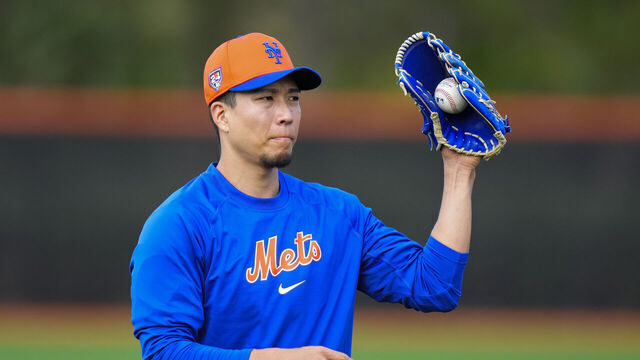 PORT ST. LUCIE, FLORIDA - FEBRUARY 16: Kodai Senga #34 of the New York Mets warms up during spring training workouts at Clover Park on February 16, 2024 in Port St. Lucie, Florida.