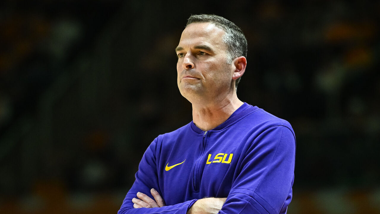 KNOXVILLE, TN - FEBRUARY 07: LSU Tigers head coach Matt McMahon coaches during the college basketball game between the Tennessee Volunteers and the LSU Tigers on February 7, 2024, at Food City Center in Knoxville, TN.