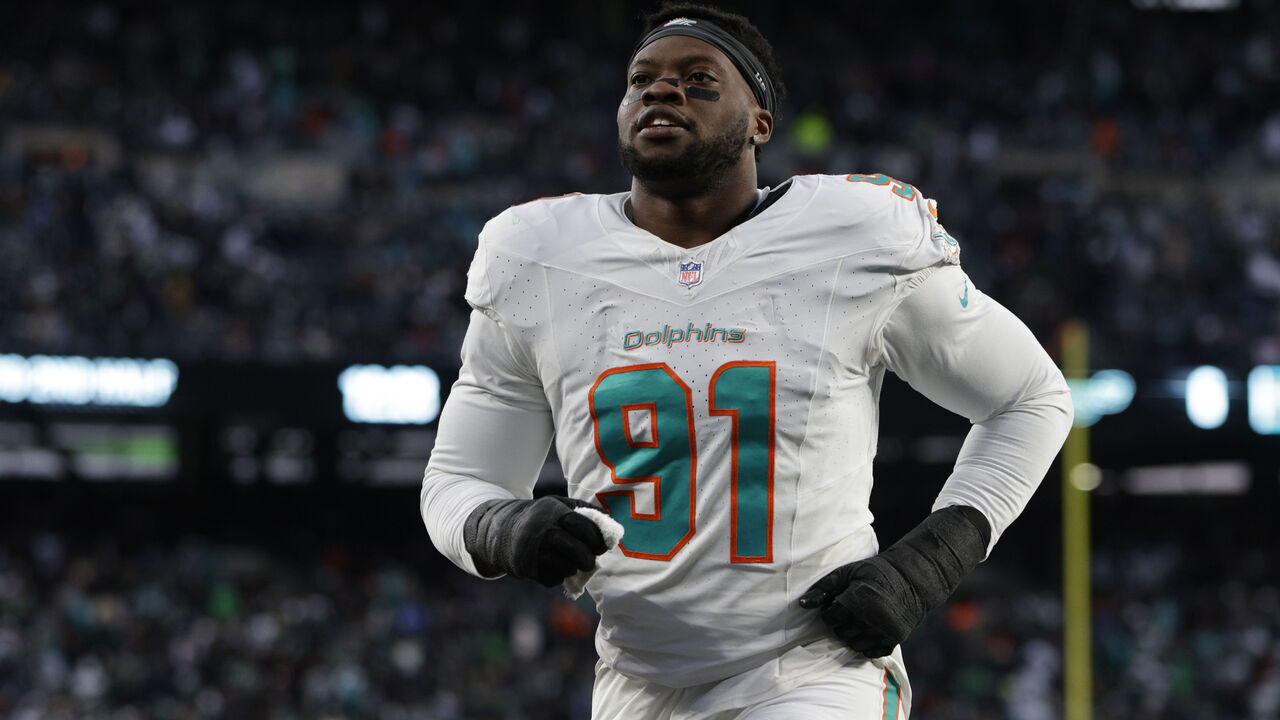 EAST RUTHERFORD, NEW JERSEY - NOVEMBER 24: Defensive end Emmanuel Ogbah #91 of the Miami Dolphins walks off the field at the end of the first half of a football game against the New York Jets at MetLife Stadium on November 24, 2023 in East Rutherford, New Jersey.