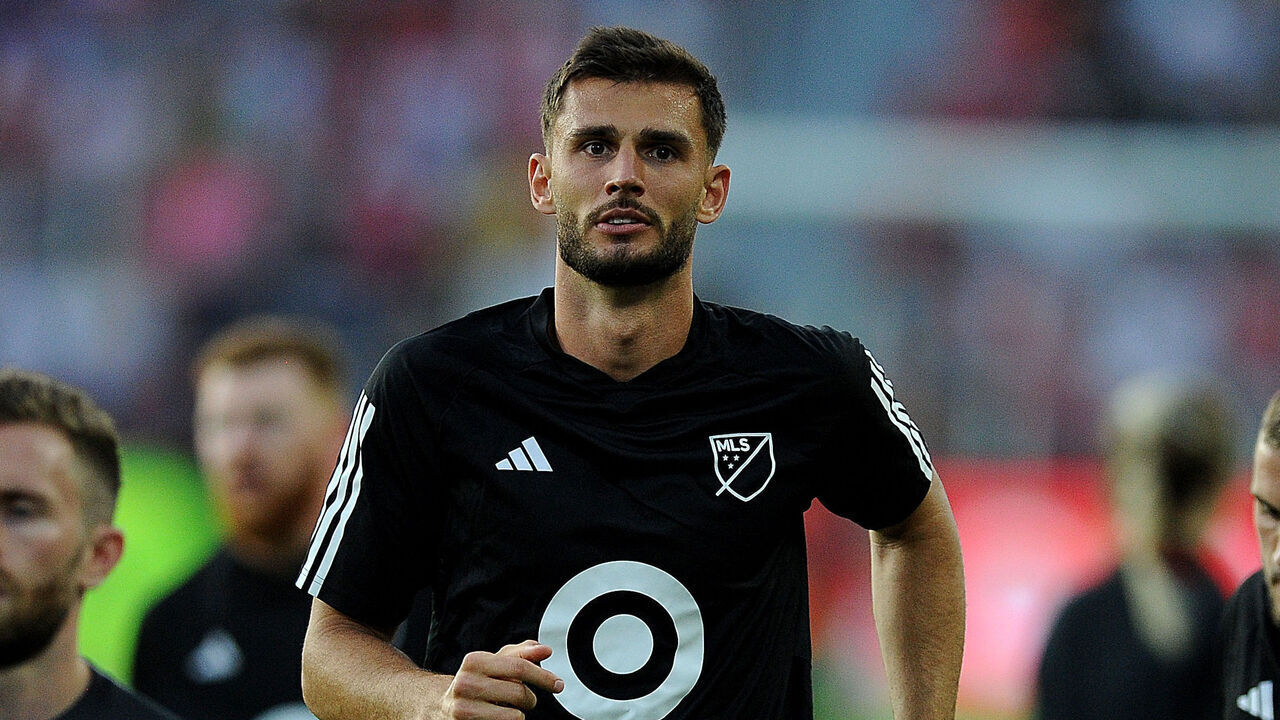 WASHINGTON, DC - JULY 19: Matt Miazga #21 of FC Cincinnati warming up during a game between Arsenal and Major League Soccer at Audi Field on July 19, 2023 in Washington, DC.