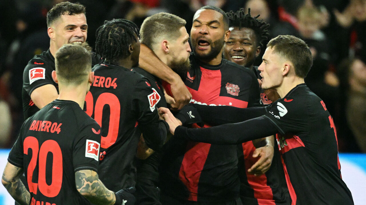 Bayer Leverkusen's German midfielder #08 Robert Andrich (C) celebrates after the 2-1 goal with his team-mates during the German first division Bundesliga football match between Bayer 04 Leverkusen and Mainz 05 in Leverkusen, western Germany on February 23, 2024.
