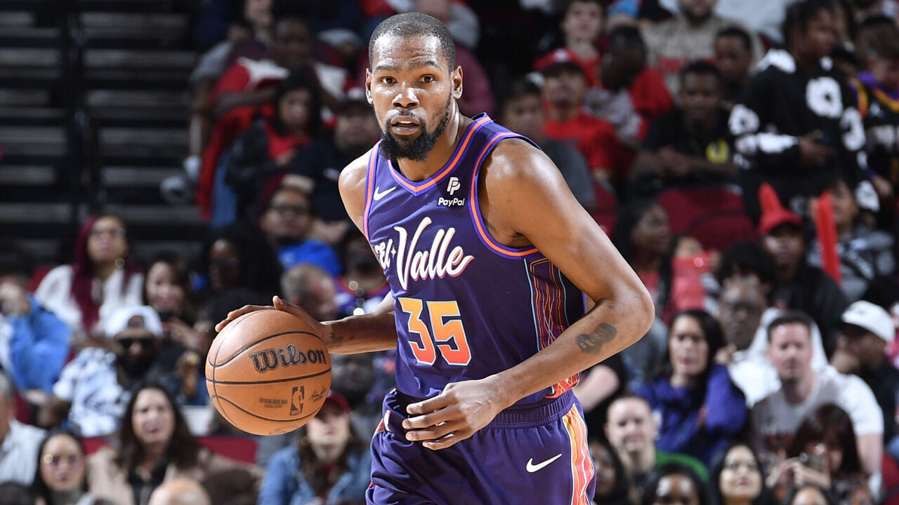 HOUSTON, TX - FEBRUARY 23: Kevin Durant #35 of the Phoenix Suns handles the ball during the game against the Houston Rockets on February 23, 2024 at the Toyota Center in Houston, Texas. Mandatory Copyright Notice: Copyright 2024 NBAE