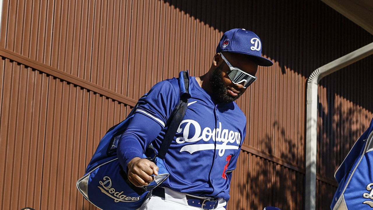 Goodyear, Arizona, Wednesday, February 14, 2024 - Teoscoar Hernandez, center, arrives with teammates Manuel Margot, left, and Miguel Vargas, right, as Dodgers full squad spring training workouts begin. (Robert Gauthier/Los Angeles Times via Getty Images)