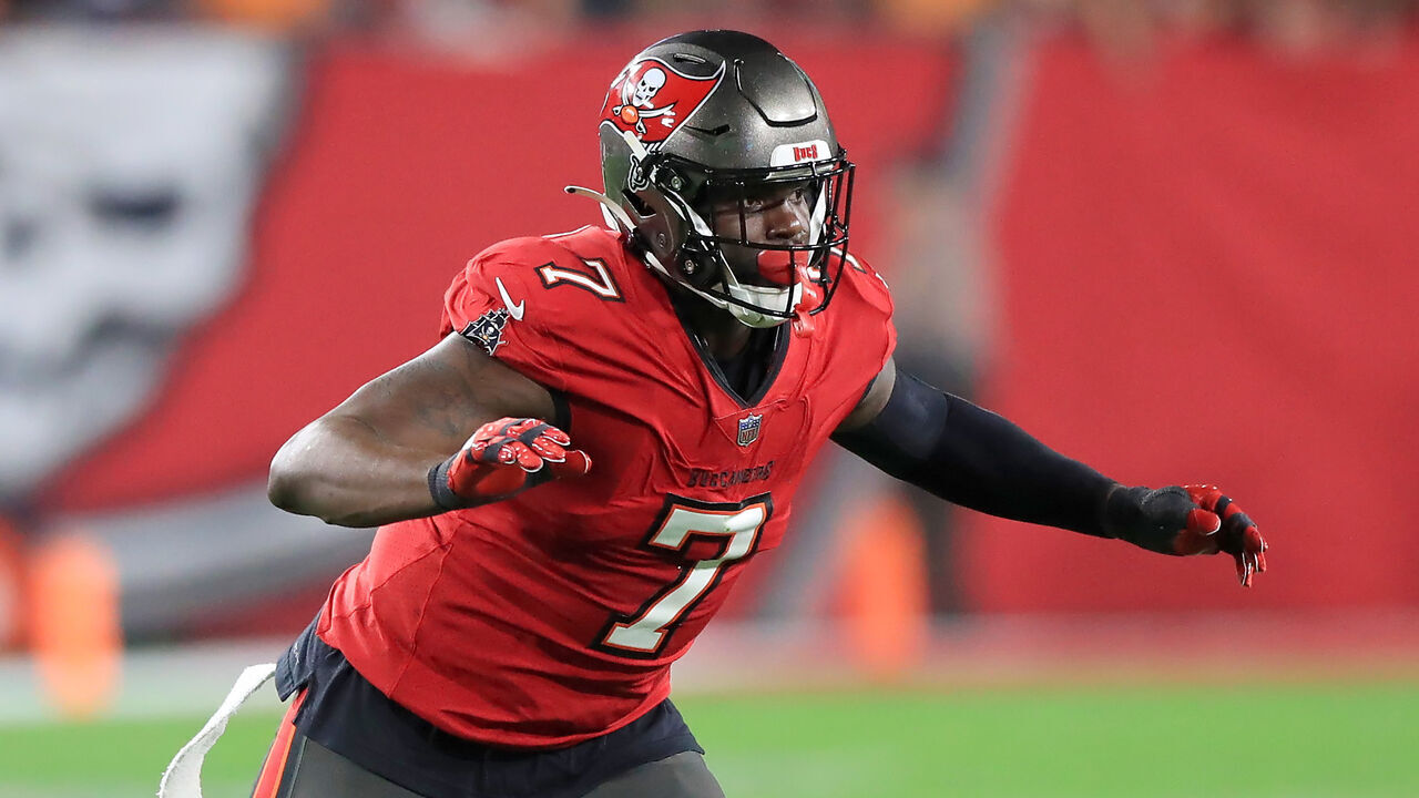 TAMPA, FL - JANUARY 15: Tampa Bay Buccaneers Linebacker Shaquil Barrett (7) rushes the passer during the NFC Wild Card game between the Philadelphia Eagles and the Tampa Bay Buccaneers on January 15, 2024 at Raymond James Stadium in Tampa, Florida.