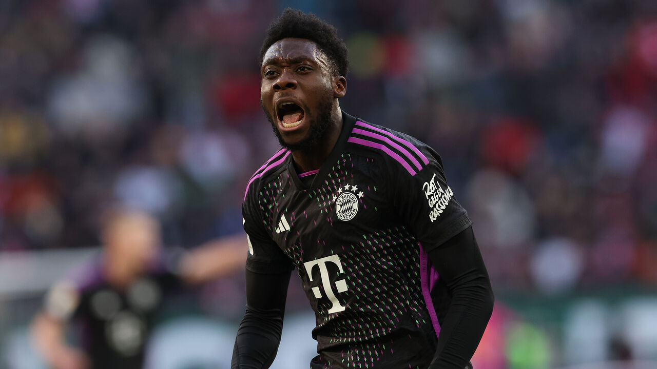 AUGSBURG, GERMANY - JANUARY 27: Alphonso Davies of Bayern Munich celebrates scoring his team's second goal during the Bundesliga match between FC Augsburg and FC Bayern München at WWK-Arena on January 27, 2024 in Augsburg, Germany.