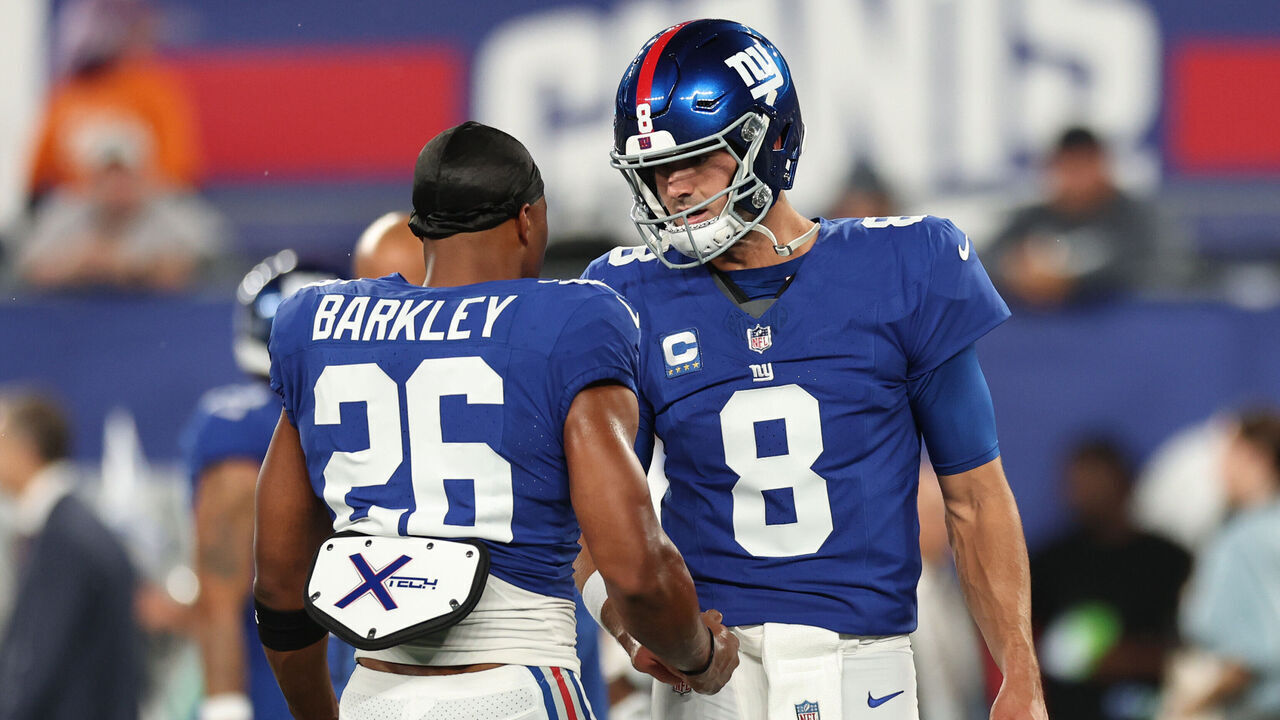 EAST RUTHERFORD, NEW JERSEY - SEPTEMBER 10: Daniel Jones #8 and Saquon Barkley #26 of the New York Giants talk during warmups prior to a game against the Dallas Cowboys at MetLife Stadium on September 10, 2023 in East Rutherford, New Jersey.