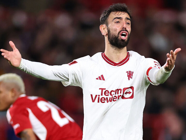 Ten Hag: Criticism of Fernandes' perceived play-acting 'pathetic' Ten Hag: Criticism of Fernandes' perceived play-acting 'pathetic'