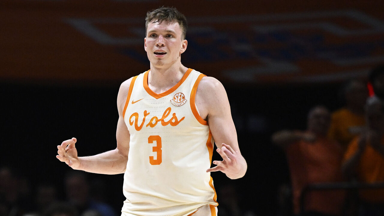 KNOXVILLE, TENNESSEE - FEBRUARY 28: Dalton Knecht #3 of the Tennessee Volunteers celebrates a three-point basket against the Auburn Tigers in the second half at Thompson-Boling Arena on February 28, 2024 in Knoxville, Tennessee.