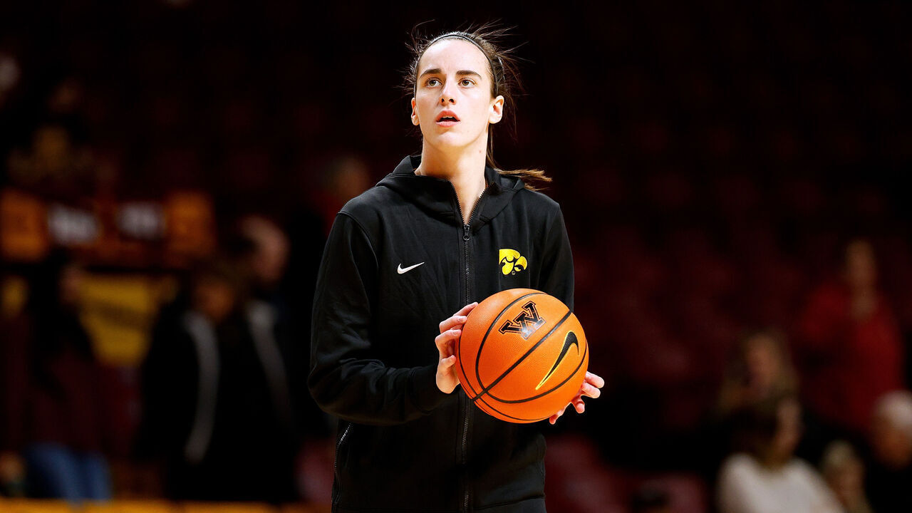 MINNEAPOLIS, MINNESOTA - FEBRUARY 28: Caitlin Clark #22 of the Iowa Hawkeyes warms up prior to the start of the game against the Minnesota Golden Gophers at Williams Arena on February 28, 2024 in Minneapolis, Minnesota.
