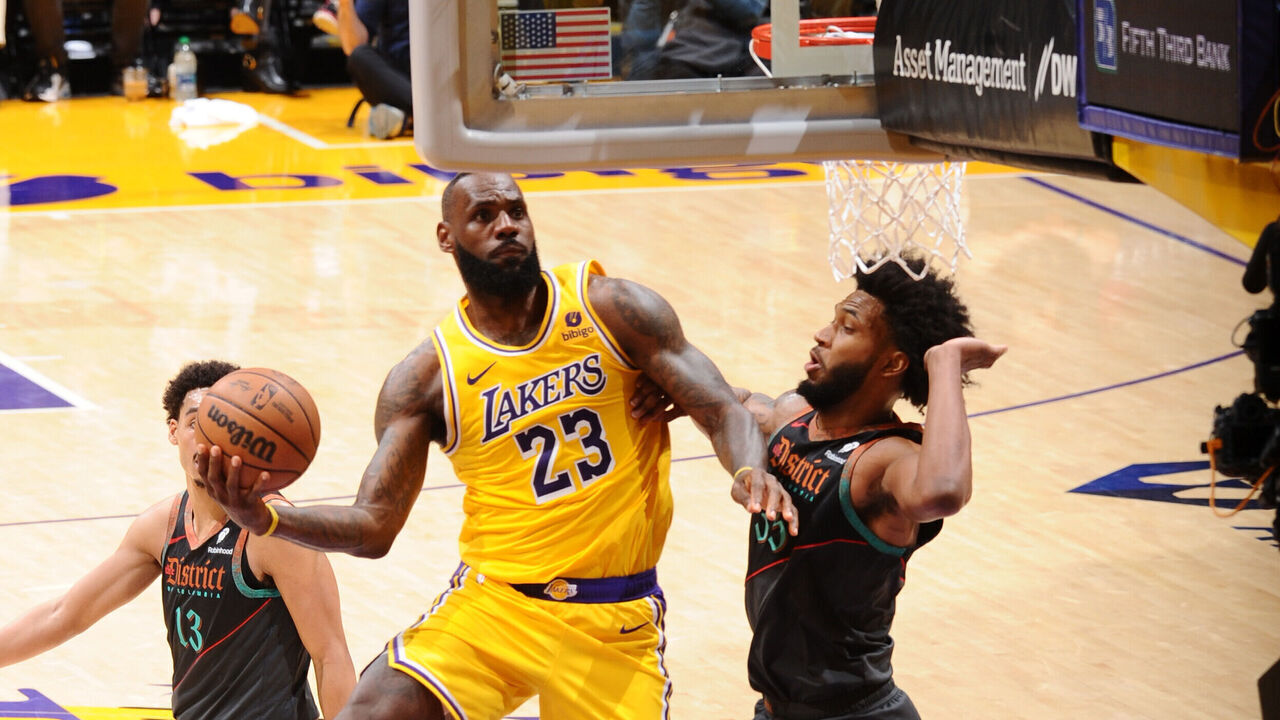 LOS ANGELES, CA - FEBRUARY 29: LeBron James #23 of the Los Angeles Lakers drives to the basket during the game against the Washington Wizards on February 29, 2024 at Crypto.Com Arena in Los Angeles, California. NOTE TO USER: User expressly acknowledges and agrees that, by downloading and/or using this Photograph, user is consenting to the terms and conditions of the Getty Images License Agreement. Mandatory Copyright Notice: Copyright 2024 NBAE