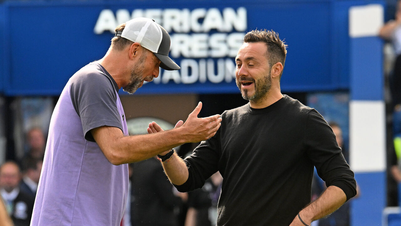 BRIGHTON, ENGLAND - OCTOBER 08: (THE SUB OUT. THE SUN ON SUNDAY OUT) Jurgen Klopp manager of Liverpool with Roberto De Zerbi before the Premier League match between Brighton & Hove Albion and Liverpool FC at American Express Community Stadium on October 08, 2023 in Brighton, England.
