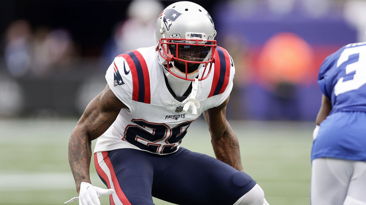 EAST RUTHERFORD, NEW JERSEY - NOVEMBER 26: (NEW YORK DAILIES OUT) J.C. Jackson #29 of the New England Patriots in action against the New York Giants at MetLife Stadium on November 26, 2023 in East Rutherford, New Jersey. The Giants defeated the Patriots 10-7.
