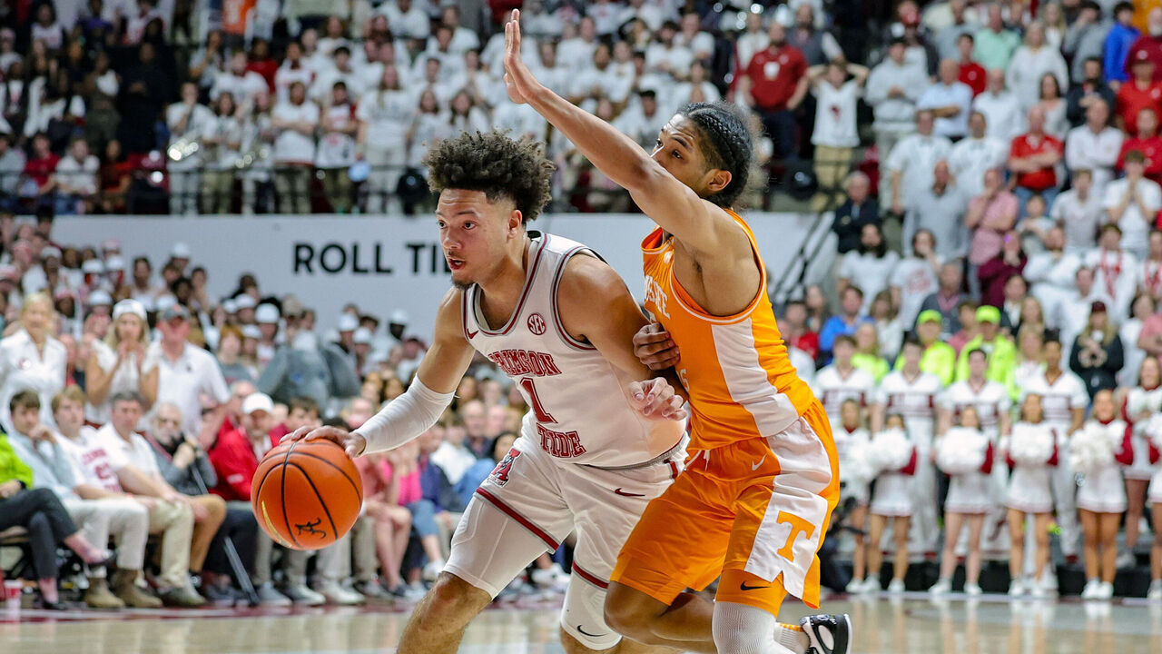 TUSCALOOSA, ALABAMA - MARCH 02: Mark Sears #1 of the Alabama Crimson Tide drives to the basket during the second half against Zakai Zeigler #5 of the Tennessee Volunteers at Coleman Coliseum on March 2, 2024 in Tuscaloosa, Alabama.