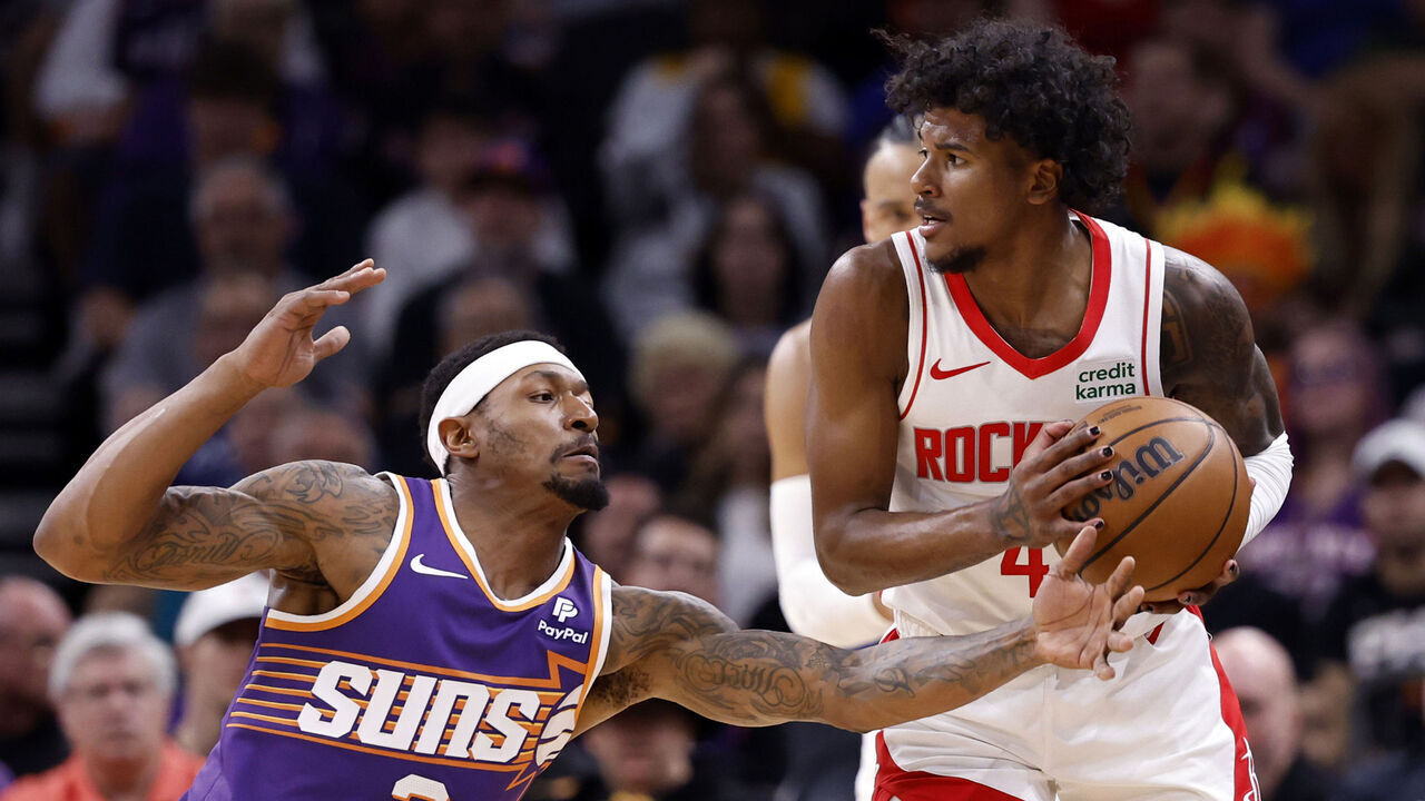 PHOENIX, ARIZONA - MARCH 02: Bradley Beal #3 of the Phoenix Suns pressures Jalen Green #4 of the Houston Rockets during the first half at Footprint Center on March 02, 2024 in Phoenix, Arizona.