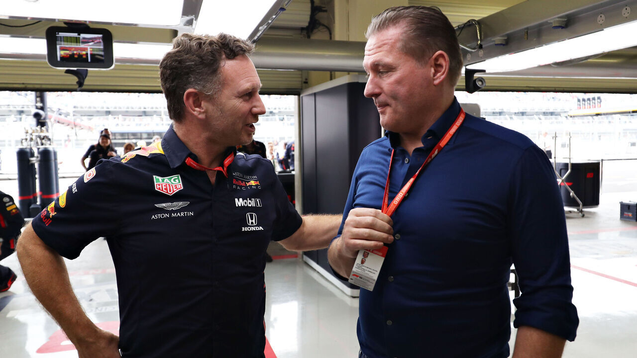 MEXICO CITY, MEXICO - OCTOBER 26: Red Bull Racing Team Principal Christian Horner talks with Jos Verstappen in the garage after qualifying for the F1 Grand Prix of Mexico at Autodromo Hermanos Rodriguez on October 26, 2019 in Mexico City, Mexico.