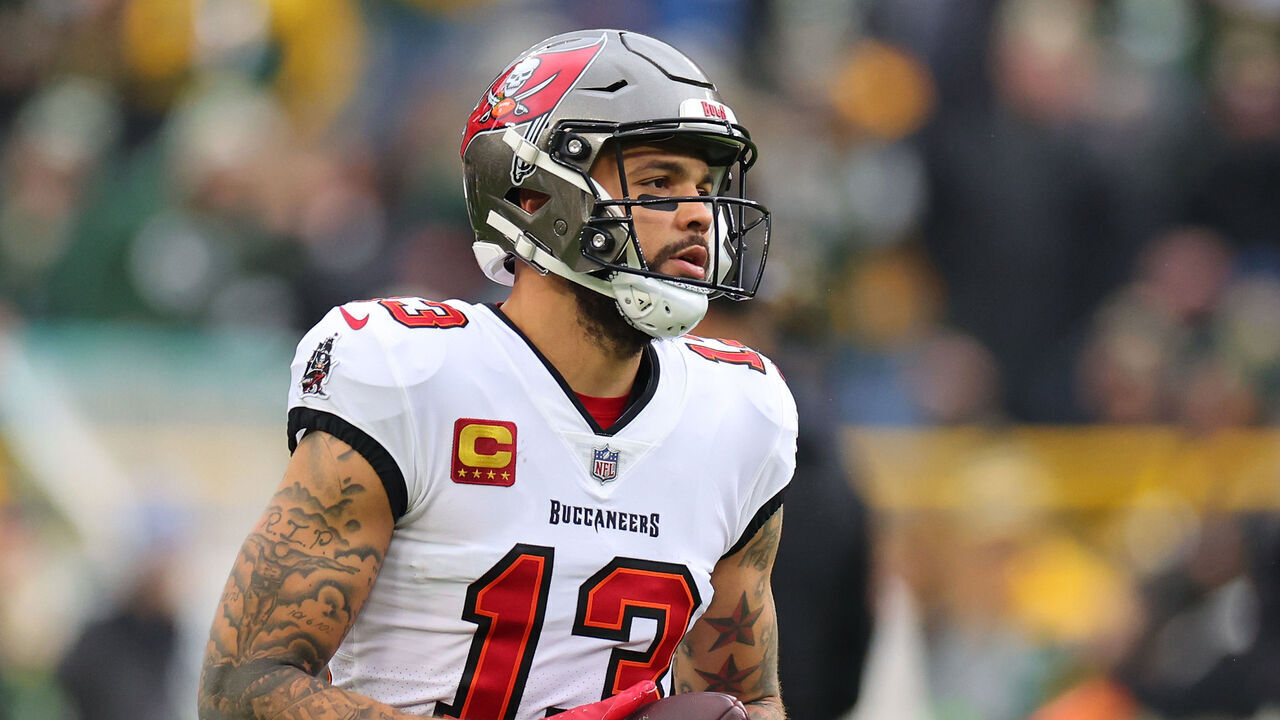 GREEN BAY, WISCONSIN - DECEMBER 17: Mike Evans #13 of the Tampa Bay Buccaneers participates in warmups prior to a game against the Green Bay Packers at Lambeau Field on December 17, 2023 in Green Bay, Wisconsin. The Buccaneers defeated the Packers 34-20.