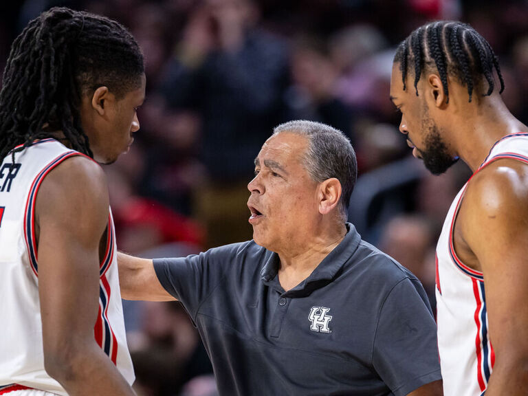 AP Poll: Houston Keeps No. 1 Spot, Kansas Out Of Top 10 | TheScore.com