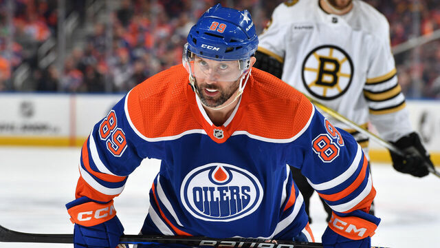 EDMONTON, CANADA - FEBRUARY 21: Sam Gagner #89 of the Edmonton Oilers lines up for a face-off during the game against the Boston Bruins at Rogers Place on February 21, 2024, in Edmonton, Alberta, Canada.