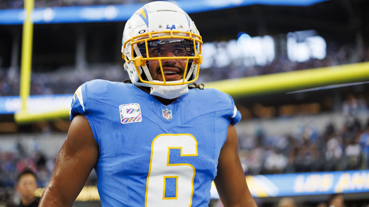 INGLEWOOD, CALIFORNIA - OCTOBER 16: Eric Kendricks #6 of the Los Angeles Chargers looks on during pregame warmups before an NFL football game against the Dallas Cowboys at SoFi Stadium on October 16, 2023 in Inglewood, California.