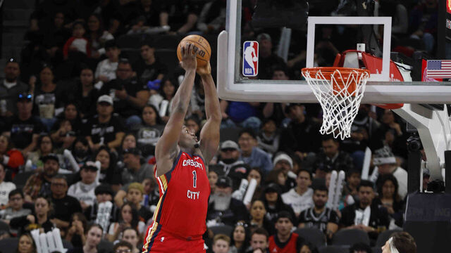 SAN ANTONIO, TX - DECEMBER 17: Zion Williamson #1 of the New Orleans Pelicans dunks past Zach Collins #23 of the San Antonio Spurs in the second half at Frost Bank Center on December 17, 2023 in San Antonio, Texas. NOTE TO USER: User expressly acknowledges and agrees that, by downloading and or using this photograph, User is consenting to terms and conditions of the Getty Images License Agreement.