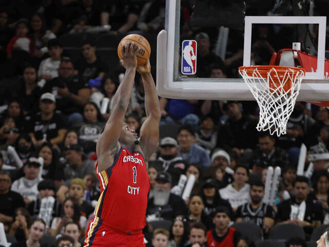 SAN ANTONIO, TX - DECEMBER 17: Zion Williamson #1 of the New Orleans Pelicans dunks past Zach Collins #23 of the San Antonio Spurs in the second half at Frost Bank Center on December 17, 2023 in San Antonio, Texas. NOTE TO USER: User expressly acknowledges and agrees that, by downloading and or using this photograph, User is consenting to terms and conditions of the Getty Images License Agreement.