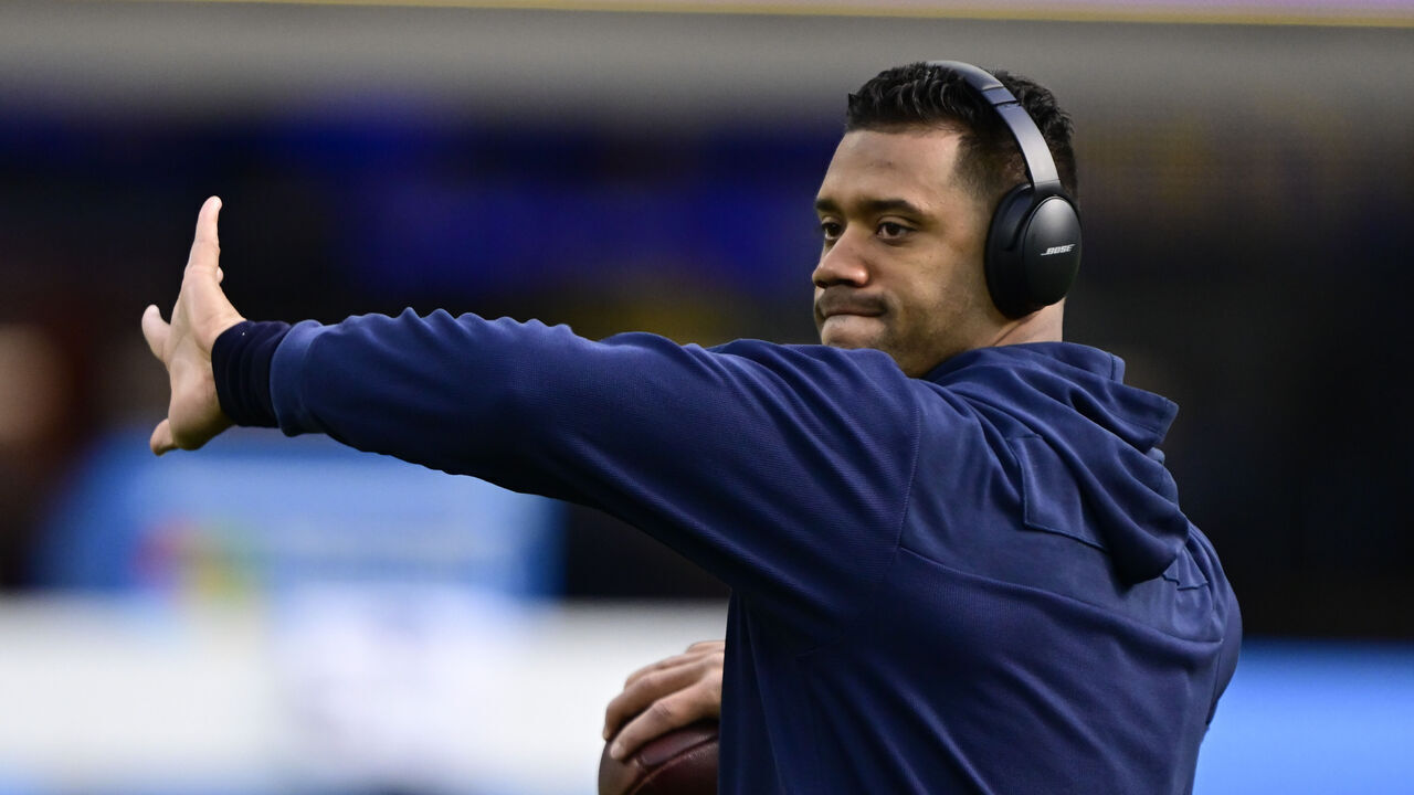 INGLEWOOD, CA - DECEMBER 10: Denver Broncos quarterback Russell Wilson (3) during warmups before playing the Los Angeles Chargers at SoFi Stadium in Inglewood, California Sunday December 10, 2023.
