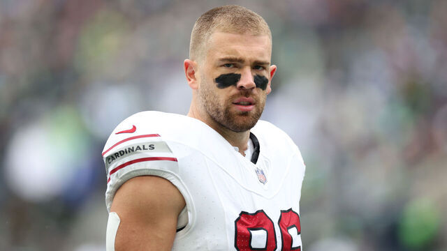 SEATTLE, WASHINGTON - OCTOBER 22: Zach Ertz #86 of the Arizona Cardinals warms up prior to a game against the Seattle Seahawks at Lumen Field on October 22, 2023 in Seattle, Washington.