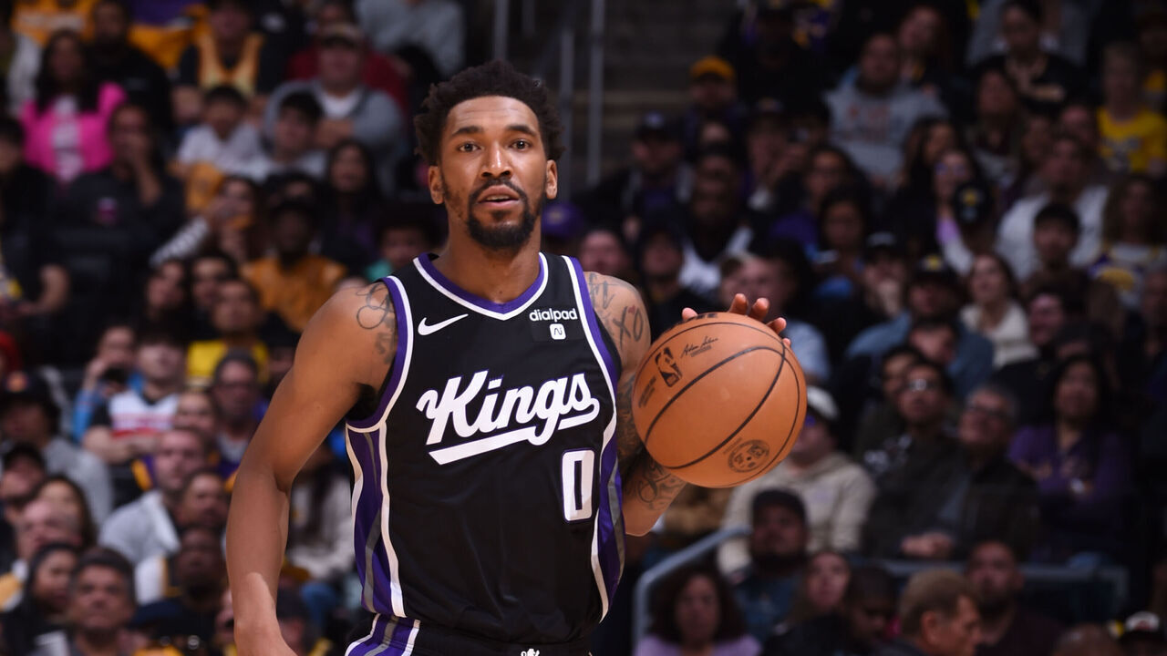 LOS ANGELES, CA - MARCH 6: Malik Monk #0 of the Sacramento Kings dribbles the ball during the game against the Los Angeles Lakers on March 6, 2024 NBAE at Crypto.Com Arena in Los Angeles, California. NOTE TO USER: User expressly acknowledges and agrees that, by downloading and/or using this Photograph, user is consenting to the terms and conditions of the Getty Images License Agreement. Mandatory Copyright Notice: Copyright 2024 NBAE
