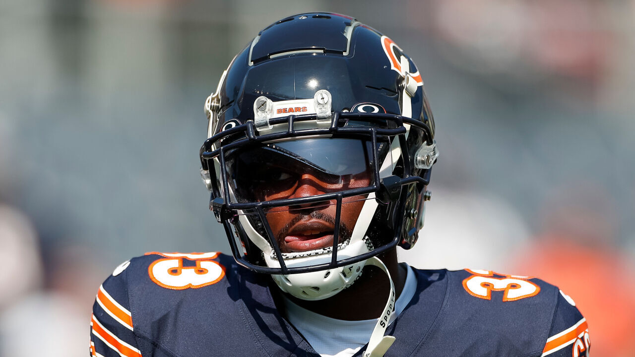CHICAGO, IL - SEPTEMBER 10: Chicago Bears cornerback Jaylon Johnson (33) warms up prior to a regular season game between the Green Bay Packers and the Chicago Bears on September, 10, 2023, at Soldier Field in Chicago, IL.