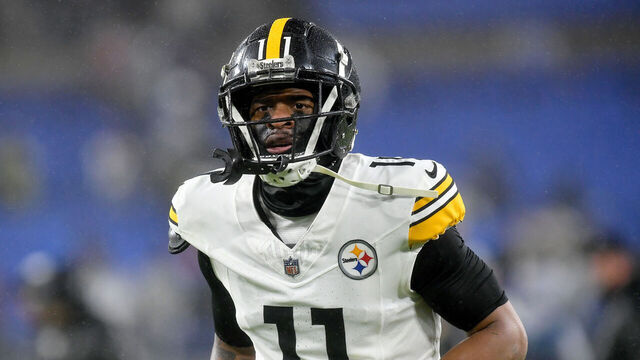 BALTIMORE, MD - JANUARY 06: Steelers wide receiver Allen Robinson II (11) runs off the field during the Pittsburgh Steelers versus Baltimore Ravens NFL game at M&T Bank Stadium on January 6, 2024 in Baltimore, MD.
