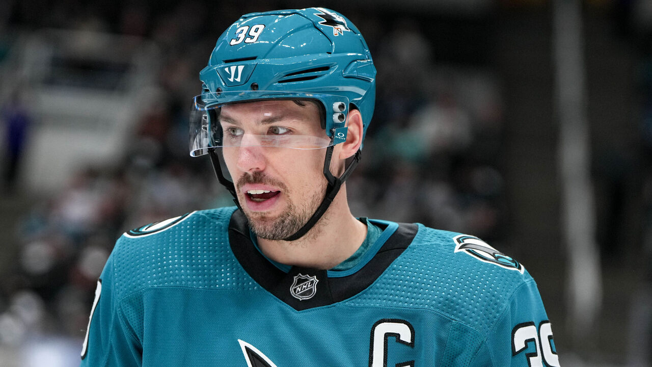 SAN JOSE, CALIFORNIA - JANUARY 30: Logan Couture #39 of the San Jose Sharks during the game against the Seattle Kraken at SAP Center on January 30, 2024 in San Jose, California.