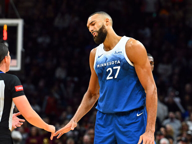 Gobert implies betting issue after 'money sign' to ref | theScore.com