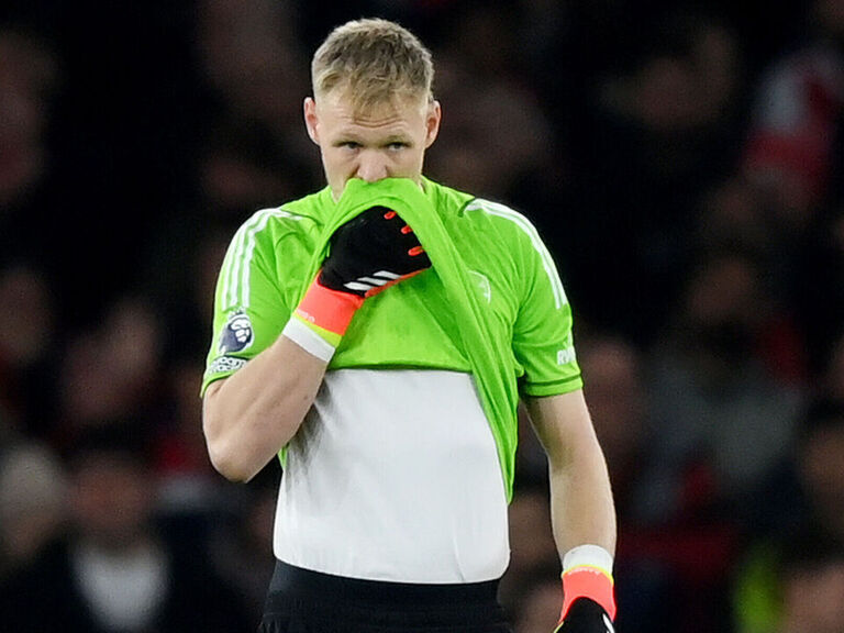 Watch: Arsenal's Ramsdale gifts Brentford goal with horrific error Watch: Arsenal's Ramsdale gifts Brentford goal with horrific error