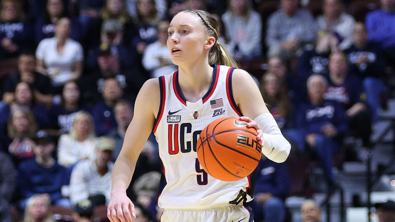 UNCASVILLE, CT - MARCH 09: UConn Huskies guard Paige Bueckers (5) with the ball during the Women's Big East Tournament quarterfinals game between Providence Friars and UConn Huskies on March 9, 2024, at Mohegan Sun Arena in Uncasville, CT.