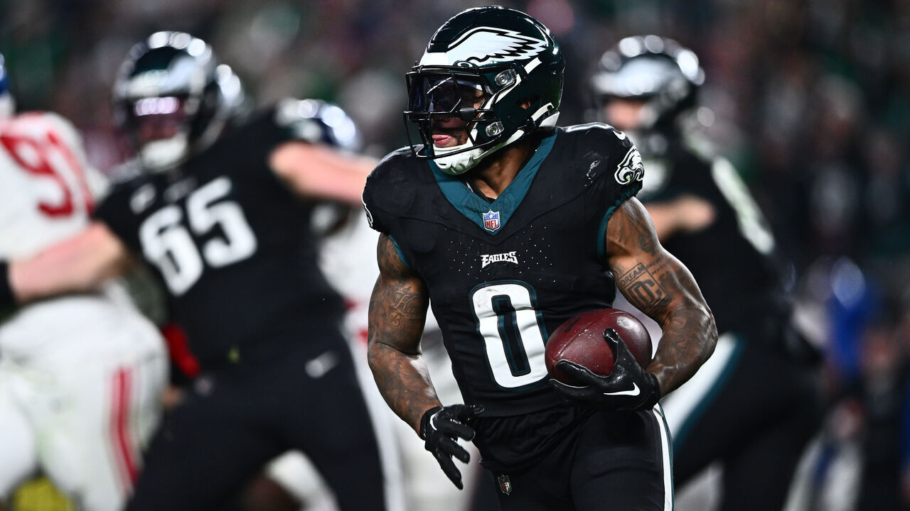 PHILADELPHIA, PA - DECEMBER 25: Philadelphia Eagles Running Back D'Andre Swift (0) carries the ball in the second half during the game between the New York Giants and Philadelphia Eagles on December 25, 2023 at Lincoln Financial Field in Philadelphia, PA.