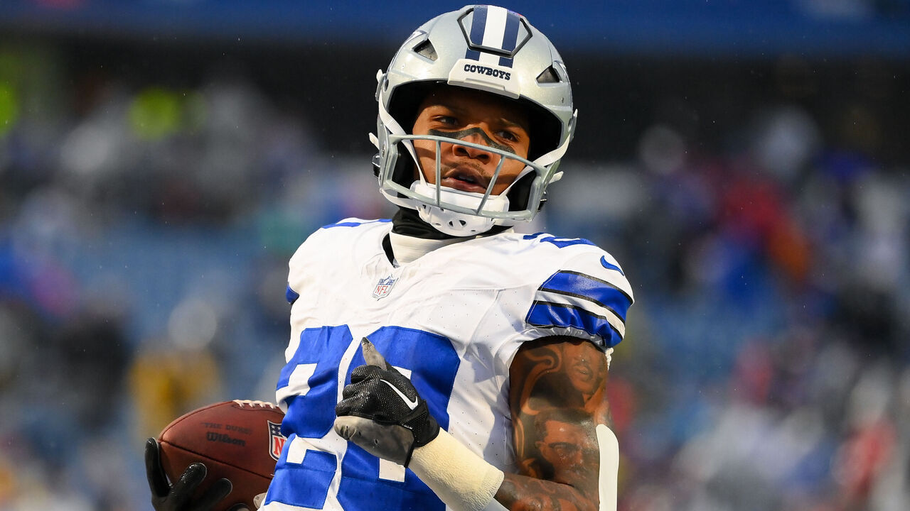 ORCHARD PARK, NEW YORK - DECEMBER 17: Tony Pollard #20 of the Dallas Cowboys warms up prior to the game against the Buffalo Bills at Highmark Stadium on December 17, 2023 in Orchard Park, New York. The Bills won 31-10.