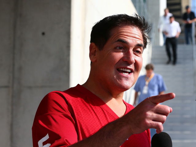 Mavericks owner Mark Cuban undergoes successful hip replacement