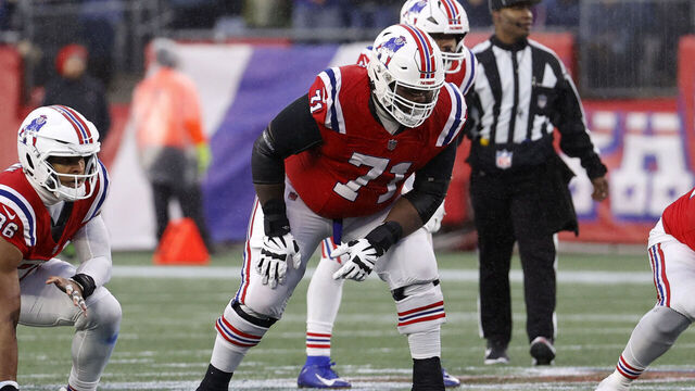 FOXBOROUGH, MA - DECEMBER 03: New England Patriots offensive lineman Mike Onwenu (71) during a game between the New England Patriots and the Los Angeles Chargers on December 3, 2023, at Gillette Stadium in Foxborough, Massachusetts.