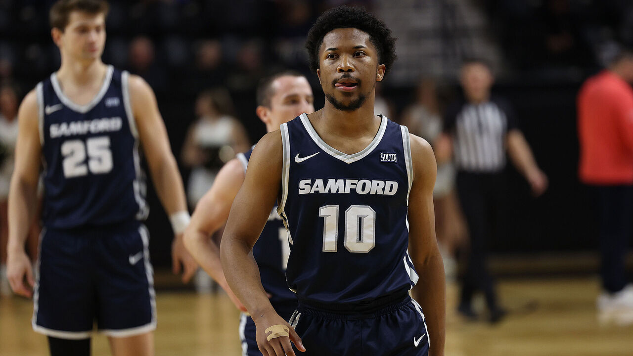 SPARTANBURG, SC - FEBRUARY 28: Samford Bulldogs guard Garrett Hicks (10) during a college basketball game between the Samford Bulldogs and the Wofford Terriers on February 28, 2024 at Jerry Richardson Indoor Stadium in Spartanburg, S.C.