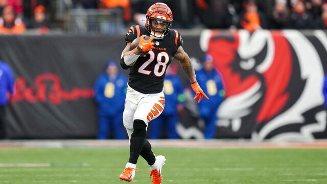 CINCINNATI, OHIO - JANUARY 07: Joe Mixon #28 of the Cincinnati Bengals runs with the ball in the first quarter against the Cleveland Browns at Paycor Stadium on January 07, 2024 in Cincinnati, Ohio.