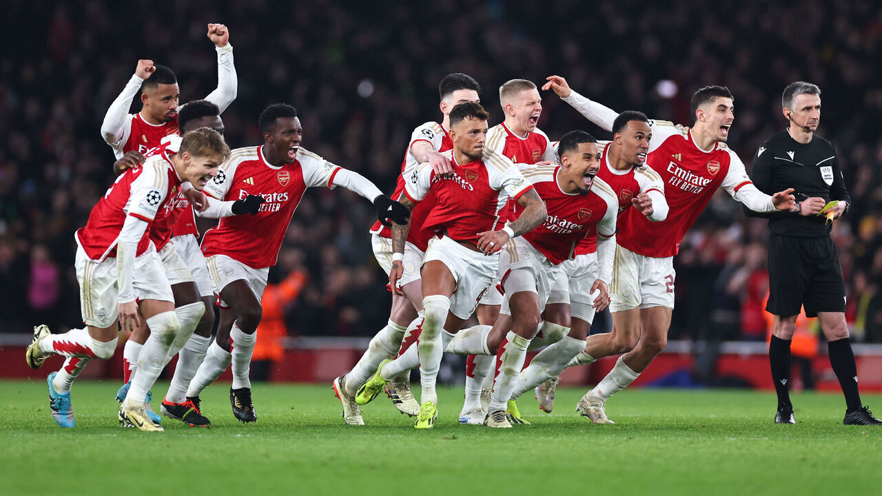 LONDON, ENGLAND - MARCH 12: Players of Arsenal celebrate winning the penalty shoot out during the UEFA Champions League 2023/24 round of 16 second leg match between Arsenal FC and FC Porto at Emirates Stadium on March 12, 2024 in London, England.