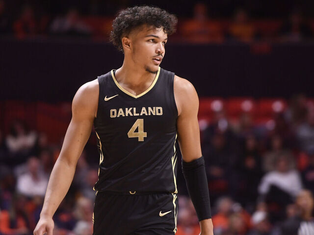 CHAMPAIGN, IL - NOVEMBER 10: Oakland Golden Grizzlies Forward Trey Townsend (4) looks on during the college basketball game between the Oakland Golden Grizzlies and the Illinois Fighting Illini on November 10, 2023, at State Farm Center in Champaign, Illinois.