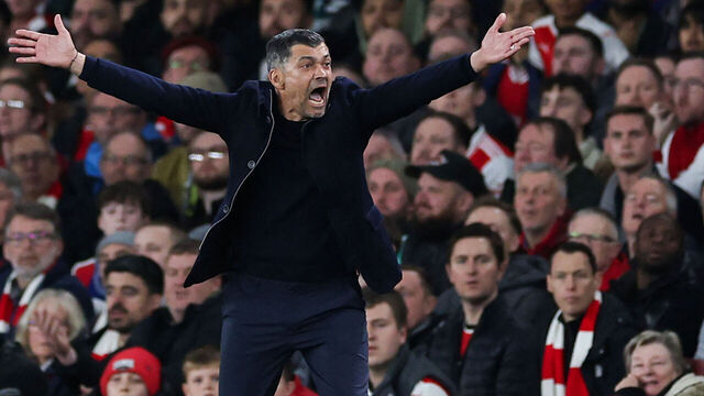 Porto's Portuguese coach Sergio Conceicao reacts during the UEFA Champions League last 16 second leg football match between Arsenal and Porto FC at the Arsenal Stadium in north London, on March 12, 2024.